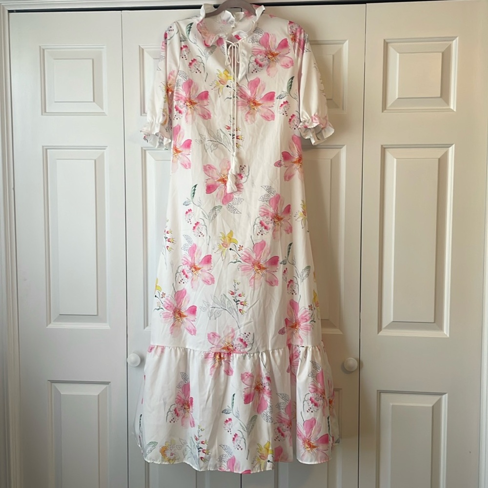 PJ/Night Gown Maxi says med but it’s a small.